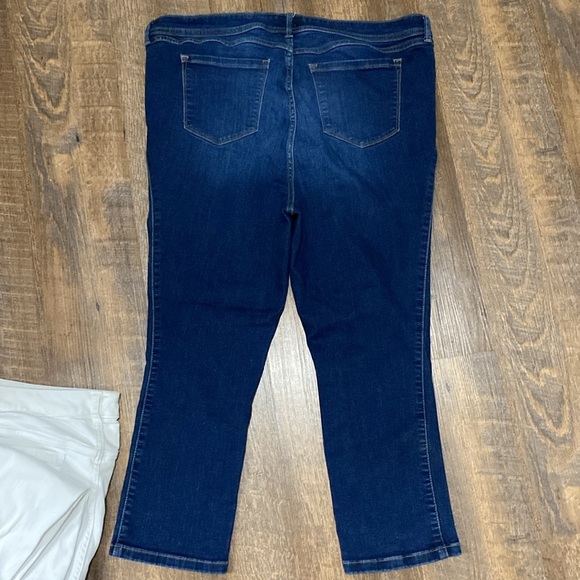 Lot of 2pair of TORRID  jeans white/crop boyfriend blue/crop midfit super skinny - Picture 9 of 16